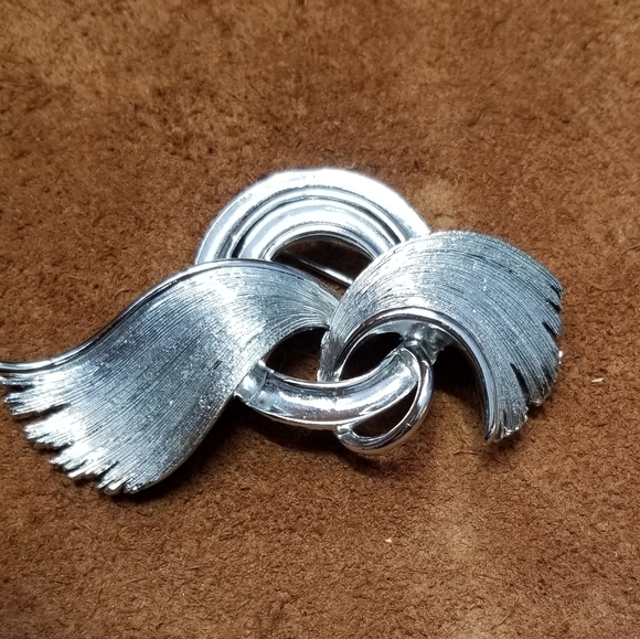 Lisner Jewelry - Vintage Lisner Brooch Lisner Jewelry - Vintage Lisner Brooch